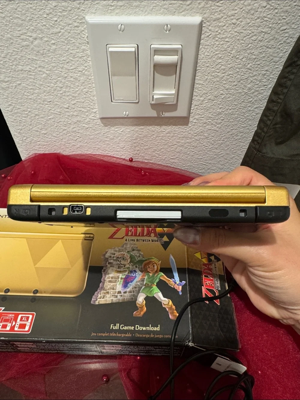 Nintendo 3DS XL Zelda Special Edition Handheld Console with box